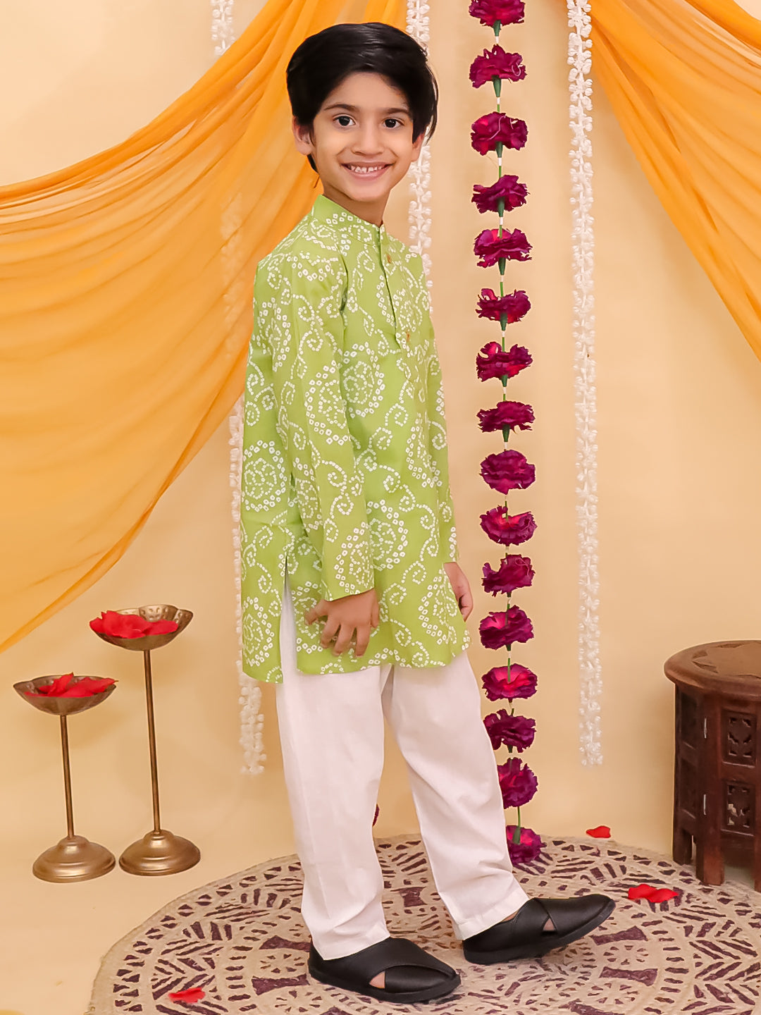 Green Cotton Full sleeves Floral Print Kurta Pyjama Set - AJ Dezines