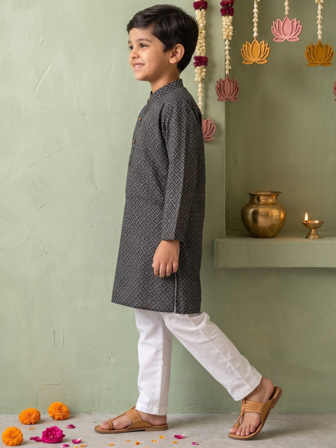 Black Floral Geometric Print Cotton Blend Kurta Pyjama Set For Boys